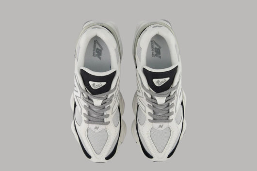 NB BLack & White 9060