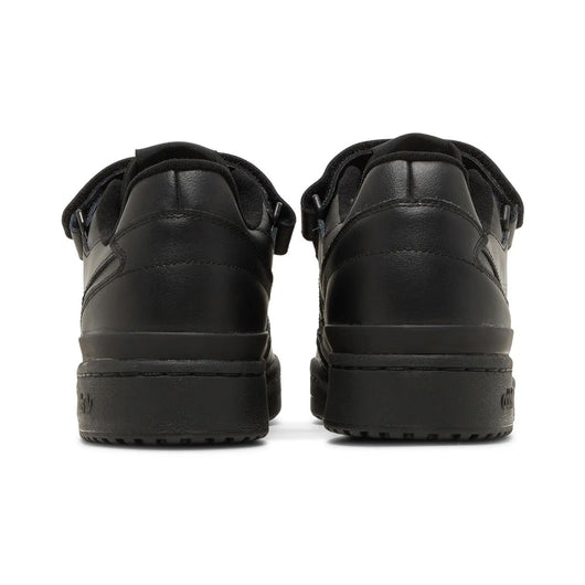 Forum Low Triple Black