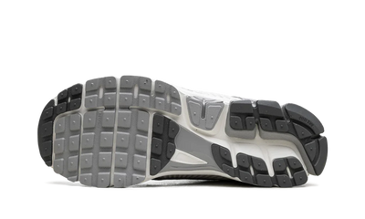 Zoom Vomero 5 Metallic Silver