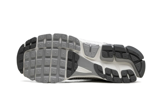 Zoom Vomero 5 Metallic Silver