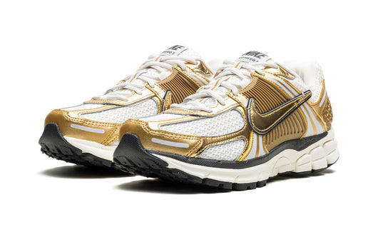 Zoom Vomero 5 Metallic Gold
