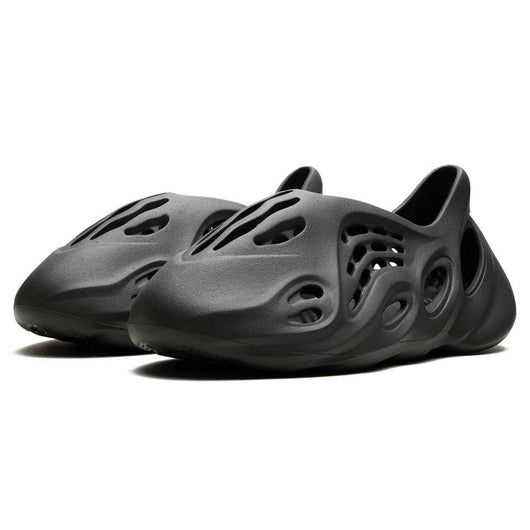 Yeezy Foam RNR Carbon